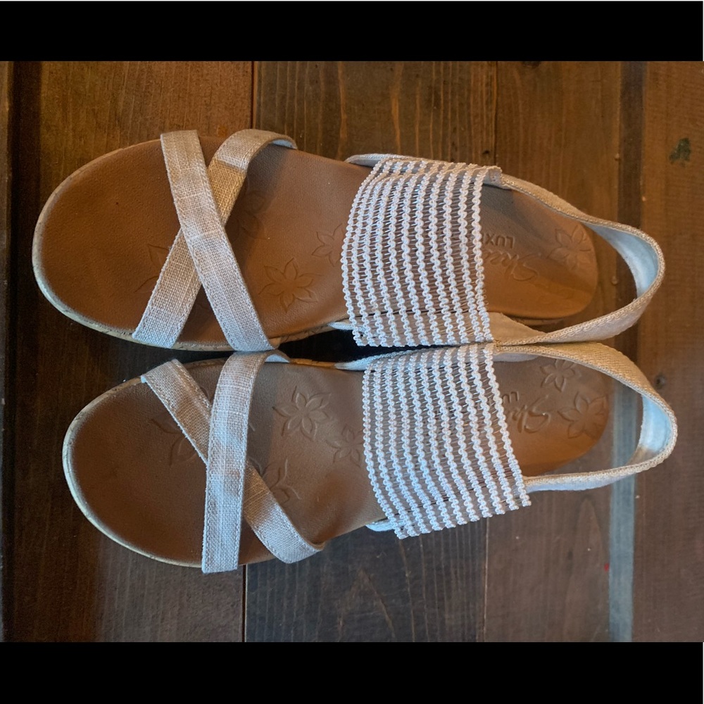 Like new sketch her sandals